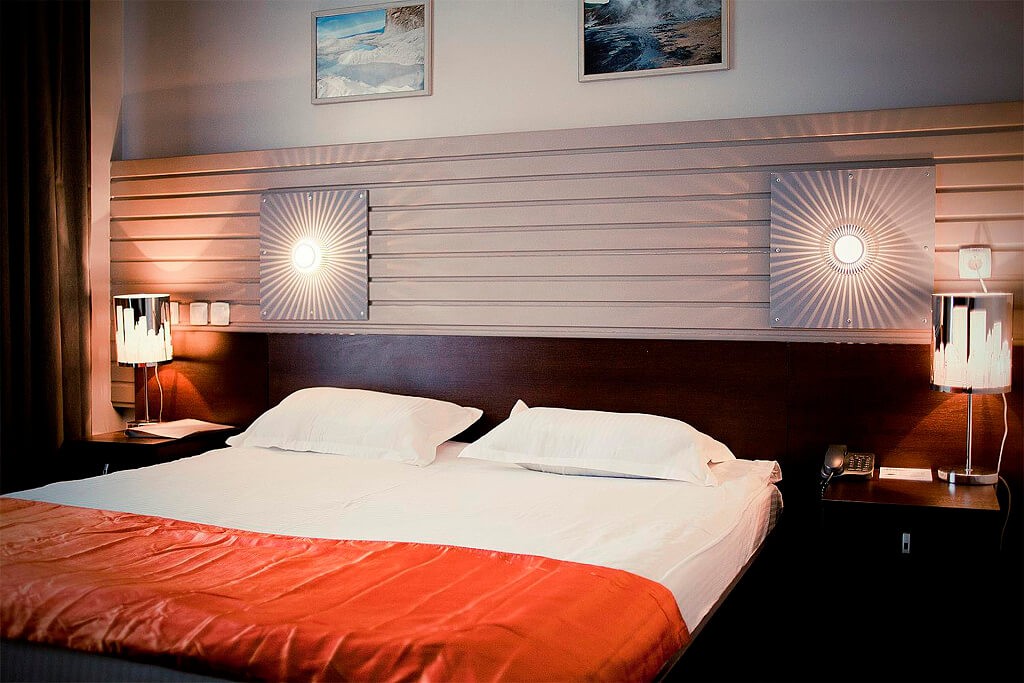 светильники настенные для спальни над кроватью